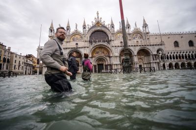 Venice sinking